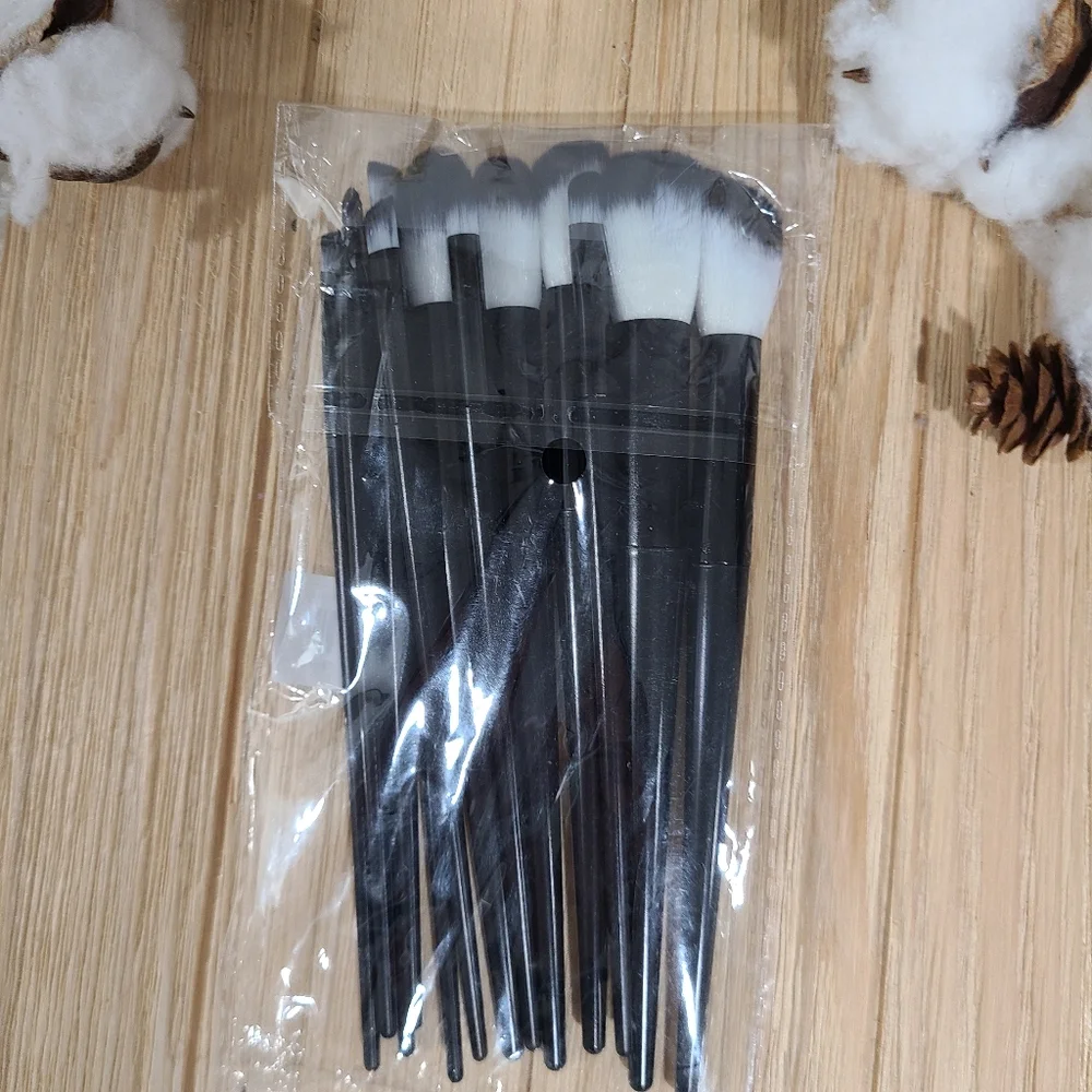 🎉🎉HOST PICK🎉🎉NEW🎉🎉 13PC BLACK AND WHITE Soft and Fluffy Makeup Brush Set